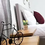 Spacious And Cozy Apartment - Ajia Apartment